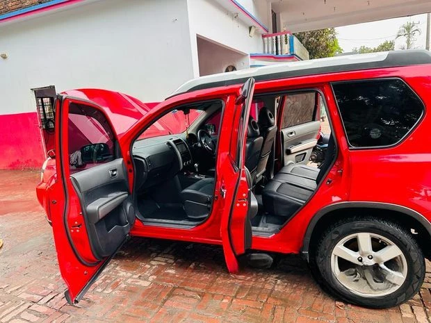 Used Nissan X-Trail Red 2010 Price in Kenya
